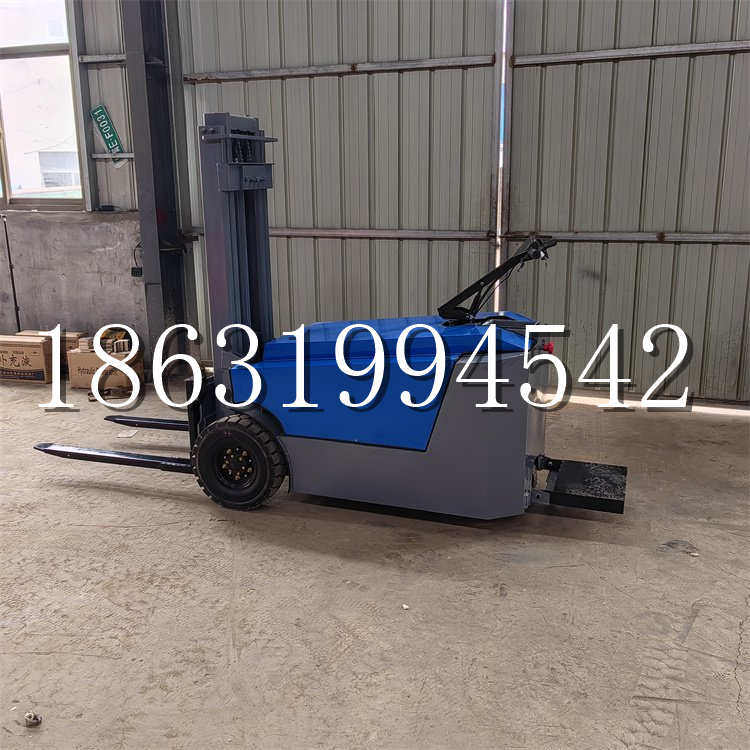 东辽县全电动叉车插腿式堆高车液压装卸车1.5吨升高小型站驾式铲车